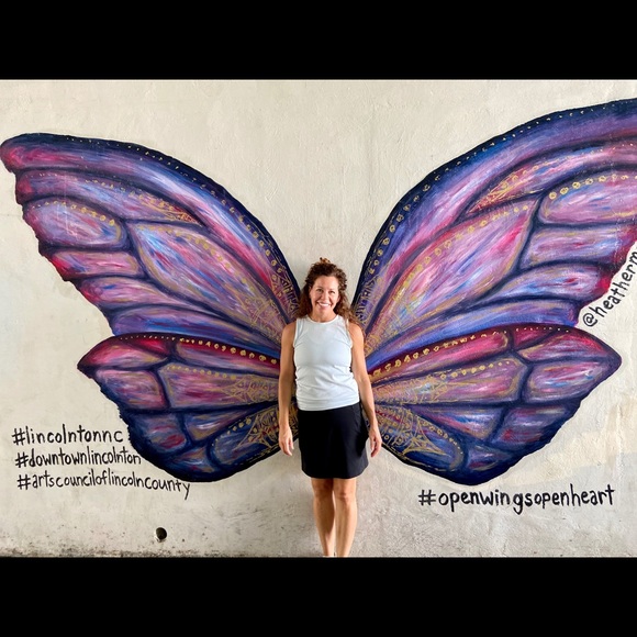 Meet your Posher, Tiffany - Picture 1 of 1